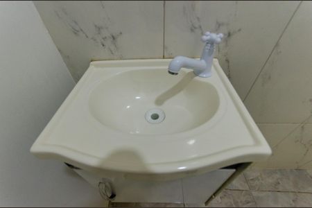 Banheiro de kitnet/studio para alugar com 1 quarto, 55m² em Vila Mangalot, São Paulo