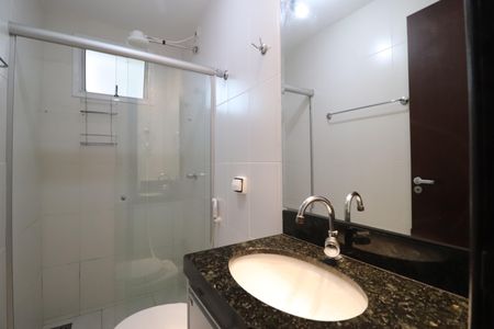 Apartamento para alugar com 59m², 2 quartos e 2 vagasBanheiro do Quarto 2