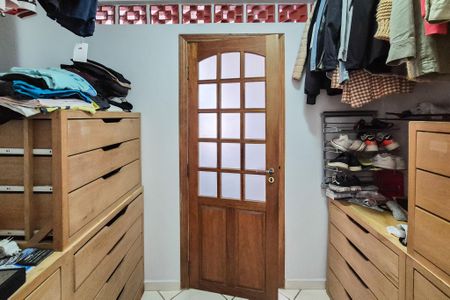 Casa à venda com 181m², 4 quartos e 2 vagasSuíte - closet