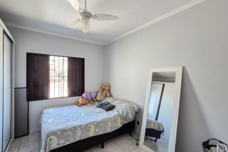 Casa à venda com 181m², 4 quartos e 2 vagasQuarto 1