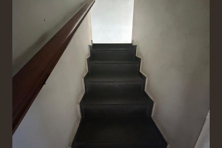 Casa para alugar com 99m², 3 quartos e 1 vaga Casa para alugar com 99m², 3 quartos e 1 vagaEscada