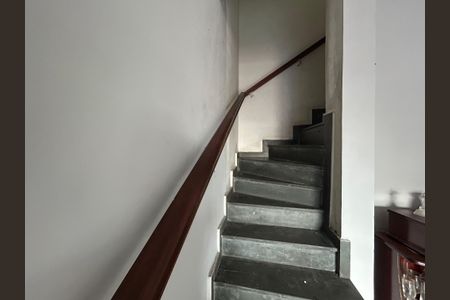 Casa para alugar com 99m², 3 quartos e 1 vaga Casa para alugar com 99m², 3 quartos e 1 vagaEscada