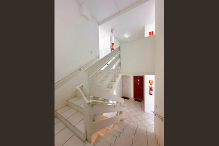 Apartamento para alugar com 55m², 2 quartos e 1 vagaEscada