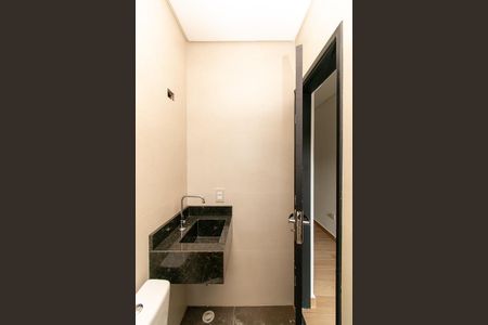 Casa à venda com 140m², 3 quartos e 2 vagasBanheiro da Suíte 2