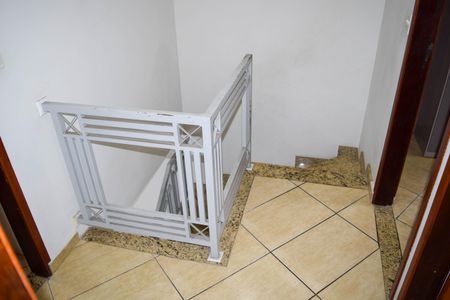 Casa à venda com 102m², 3 quartos e 3 vagasEscada