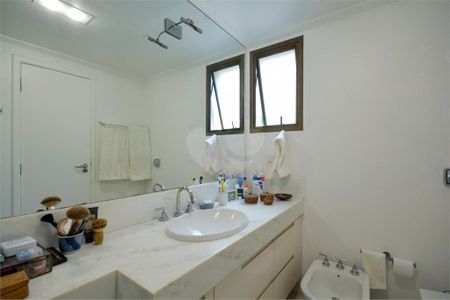 Apartamento à venda com 172m², 4 quartos e 3 vagas