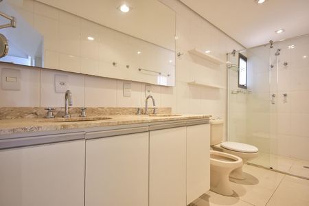 Apartamento à venda com 342m², 3 quartos e 6 vagasBanheiro Suíte 1