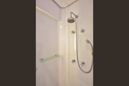 Apartamento à venda com 342m², 3 quartos e 6 vagasChuveiro do banheiro da Suíte 3