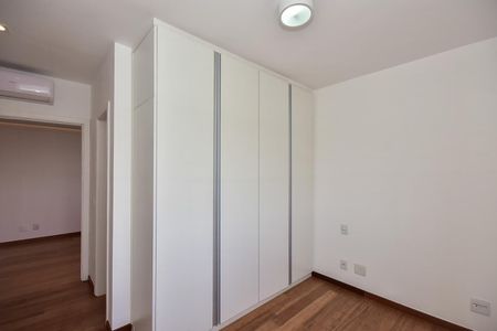 Apartamento à venda com 342m², 3 quartos e 6 vagasSuíte 2