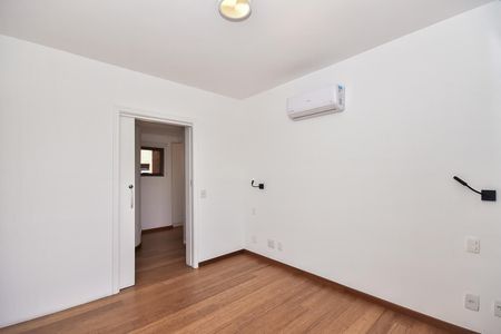 Apartamento à venda com 342m², 3 quartos e 6 vagasSuíte 1