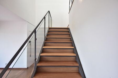 Apartamento à venda com 342m², 3 quartos e 6 vagasEscada de Acesso para Cobertura