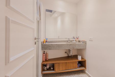 Casa à venda com 400m², 5 quartos e 6 vagasBanheiro da Suíte 1