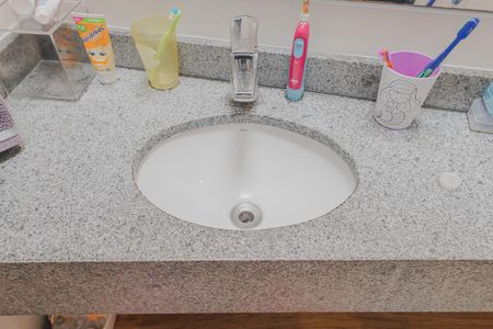 Casa à venda com 400m², 5 quartos e 6 vagasBanheiro 2 da Suíte 2