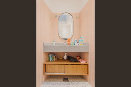 Casa à venda com 400m², 5 quartos e 6 vagasBanheiro 1 da Suíte 2