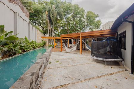 Casa à venda com 400m², 5 quartos e 6 vagasQuintal