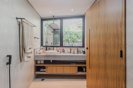 Casa à venda com 400m², 5 quartos e 6 vagasBanheiro da Suíte 3