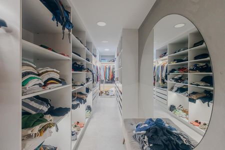 Casa à venda com 400m², 5 quartos e 6 vagasCloset da suíte 3
