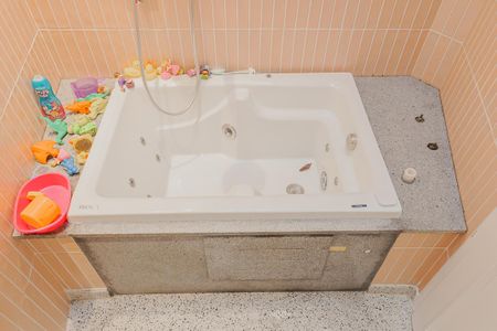 Casa à venda com 400m², 5 quartos e 6 vagasBanheiro 1 da Suíte 2