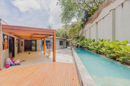 Casa à venda com 400m², 5 quartos e 6 vagasQuintal