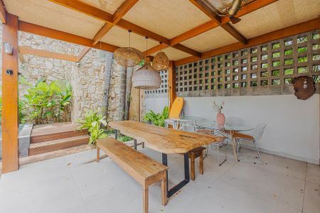 Casa à venda com 400m², 5 quartos e 6 vagasChurrasqueira