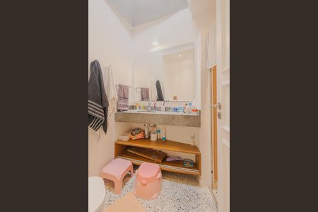 Casa à venda com 400m², 5 quartos e 6 vagasBanheiro 2 da Suíte 2