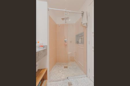 Casa à venda com 400m², 5 quartos e 6 vagasBanheiro 2 da Suíte 2