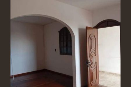 Casa para alugar com 3 quartos, 360m² em Monte Castelo, Contagem