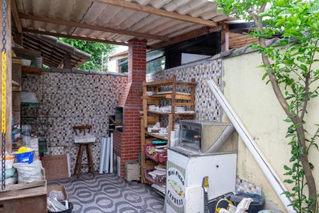 Casa para alugar com 81m², 2 quartos e 1 vagaQuintal