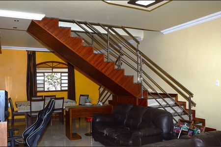 Casa à venda com 167m², 3 quartos e 3 vagasSala