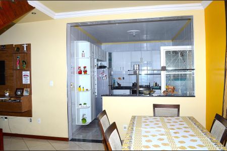 Sala de casa à venda com 3 quartos, 167m² em Vitoria, Belo Horizonte