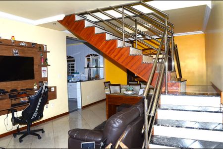 Casa à venda com 167m², 3 quartos e 3 vagasSala