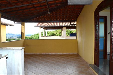 Casa à venda com 167m², 3 quartos e 3 vagasVaranda