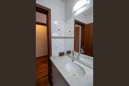 Casa à venda com 546m², 5 quartos e 4 vagasBanheiro do Quarto 2