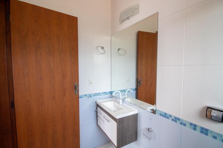 Casa à venda com 546m², 5 quartos e 4 vagasBanheiro do Quarto 1