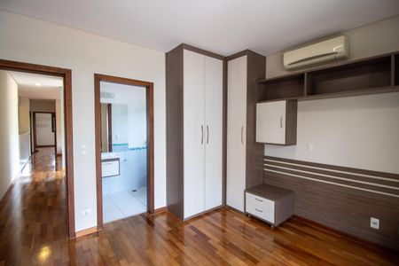 Casa à venda com 546m², 5 quartos e 4 vagasQuarto 1