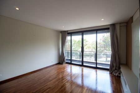 Casa à venda com 546m², 5 quartos e 4 vagasSala