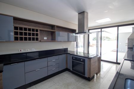 Casa à venda com 546m², 5 quartos e 4 vagasCozinha