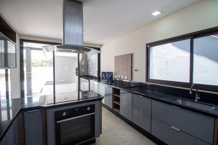 Casa à venda com 546m², 5 quartos e 4 vagasCozinha