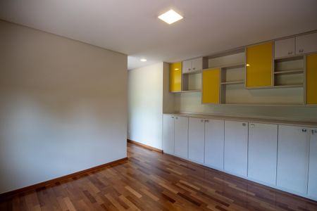 Casa à venda com 546m², 5 quartos e 4 vagasSala 2