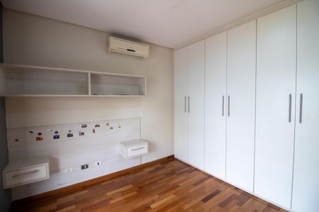 Casa à venda com 546m², 5 quartos e 4 vagasQuarto 2
