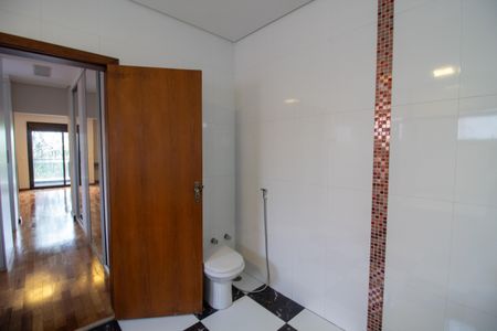 Casa à venda com 546m², 5 quartos e 4 vagasBanheiro do Quarto 4