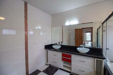 Casa à venda com 546m², 5 quartos e 4 vagasBanheiro do Quarto 4