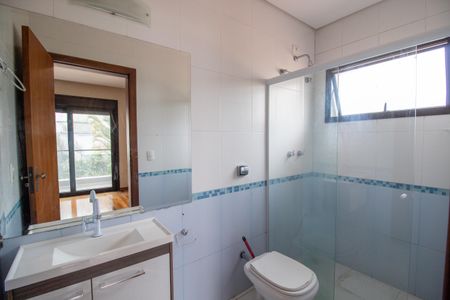 Casa à venda com 546m², 5 quartos e 4 vagasBanheiro do Quarto 1