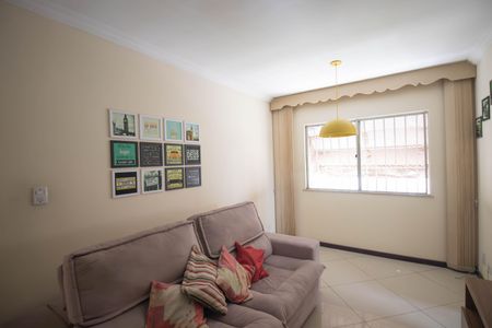 Sala de apartamento para alugar com 2 quartos, 50m² em Colubandê, São Gonçalo