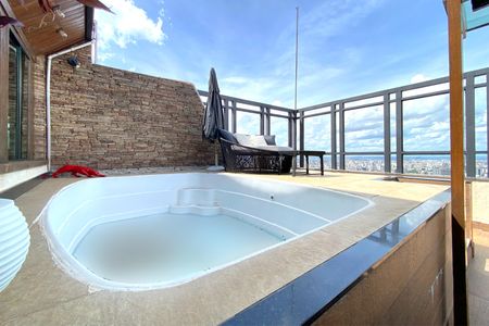 Apartamento à venda com 1600m², 3 quartos e 9 vagasPiscina