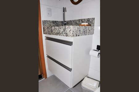 Apartamento à venda com 43m², 2 quartos e 1 vagaDetalhe - Banheiro Social