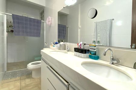 Apartamento à venda com 300m², 4 quartos e sem vagaBanheiro da Suíte 2