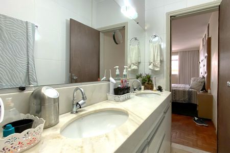 Apartamento à venda com 300m², 4 quartos e sem vagaBanheiro da Suíte 2