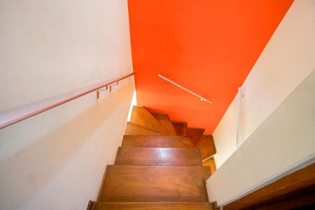 Casa de condomínio à venda com 70m², 2 quartos e 1 vagaEscada