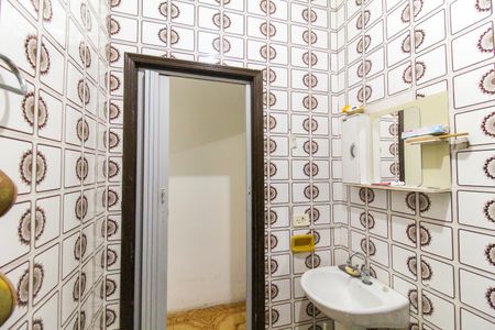 Casa à venda com 140m², 4 quartos e 2 vagasBanheiro